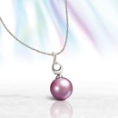 ＜奇跡のロイヤルパープル＞大粒プレミアム湖水真珠の純プラチナ宝飾ペンダント