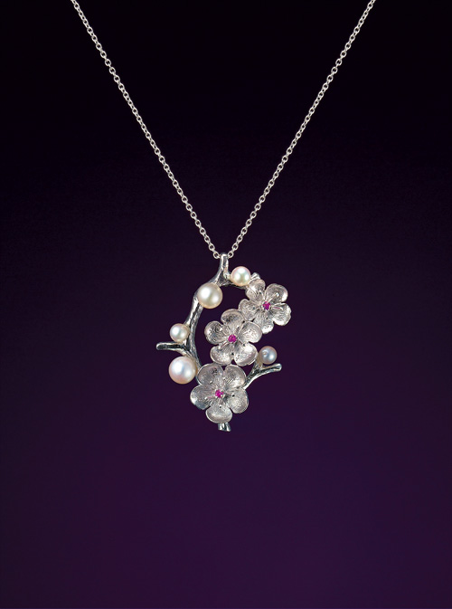 美品・皇居の花暦　＜本真珠と天然宝石の宝飾ペンダント・コレクション＞　フルセット 皇居の花暦十二ヶ月 宝飾ペンダント・コレクション：I・E・I