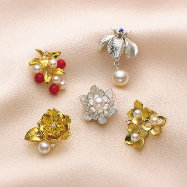 田居克己創作『皇居の花暦12ヶ月』本真珠と天然宝石の宝飾ピンブローチ